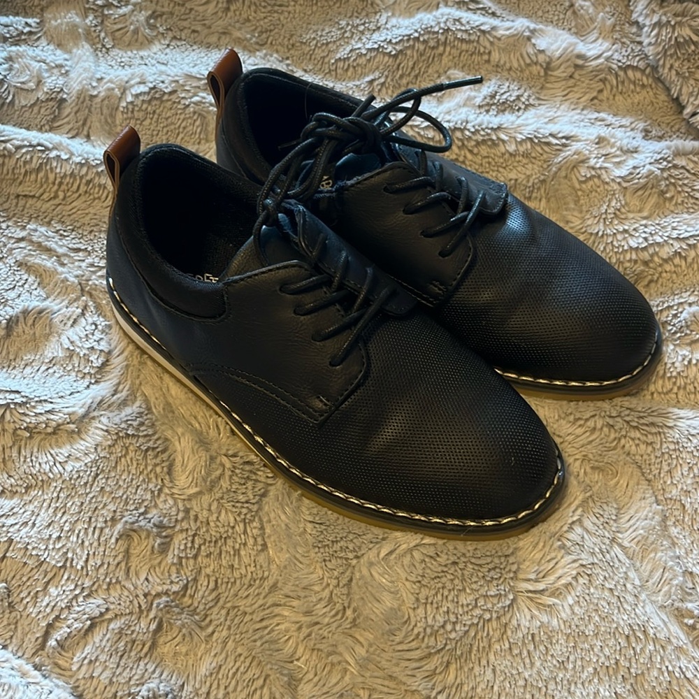Boys black with brown trim size 2 dress shoes